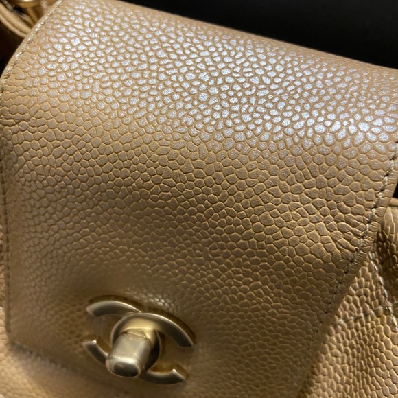 CHANEL Iridescent Pearl Caviar Tote bag - Picture 4 of 14